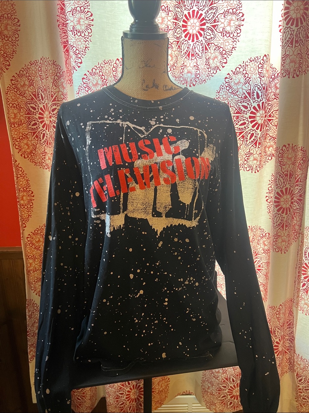 MTV 'Music Television' Black Graphic Long-Sleeve Tee